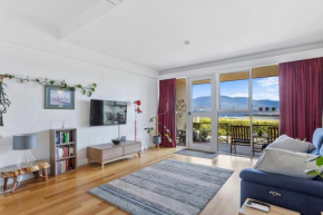 Eastern Shore Escape - Panoramic Modern Comforts, Hobart